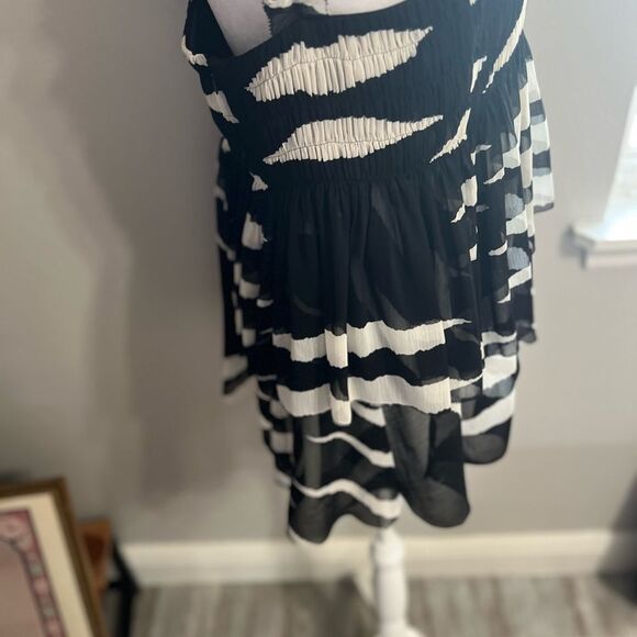 Tory Burch Lucea Top Animal Stripe
Black White size 14 large extra large zipper - Picture 6 of 15